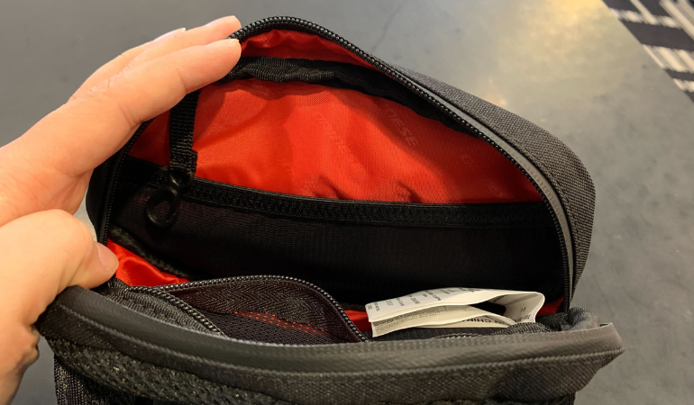 EXPLORER WAIST BAG 1.8Lはどんなバッグ？収納力と使い勝手を解説